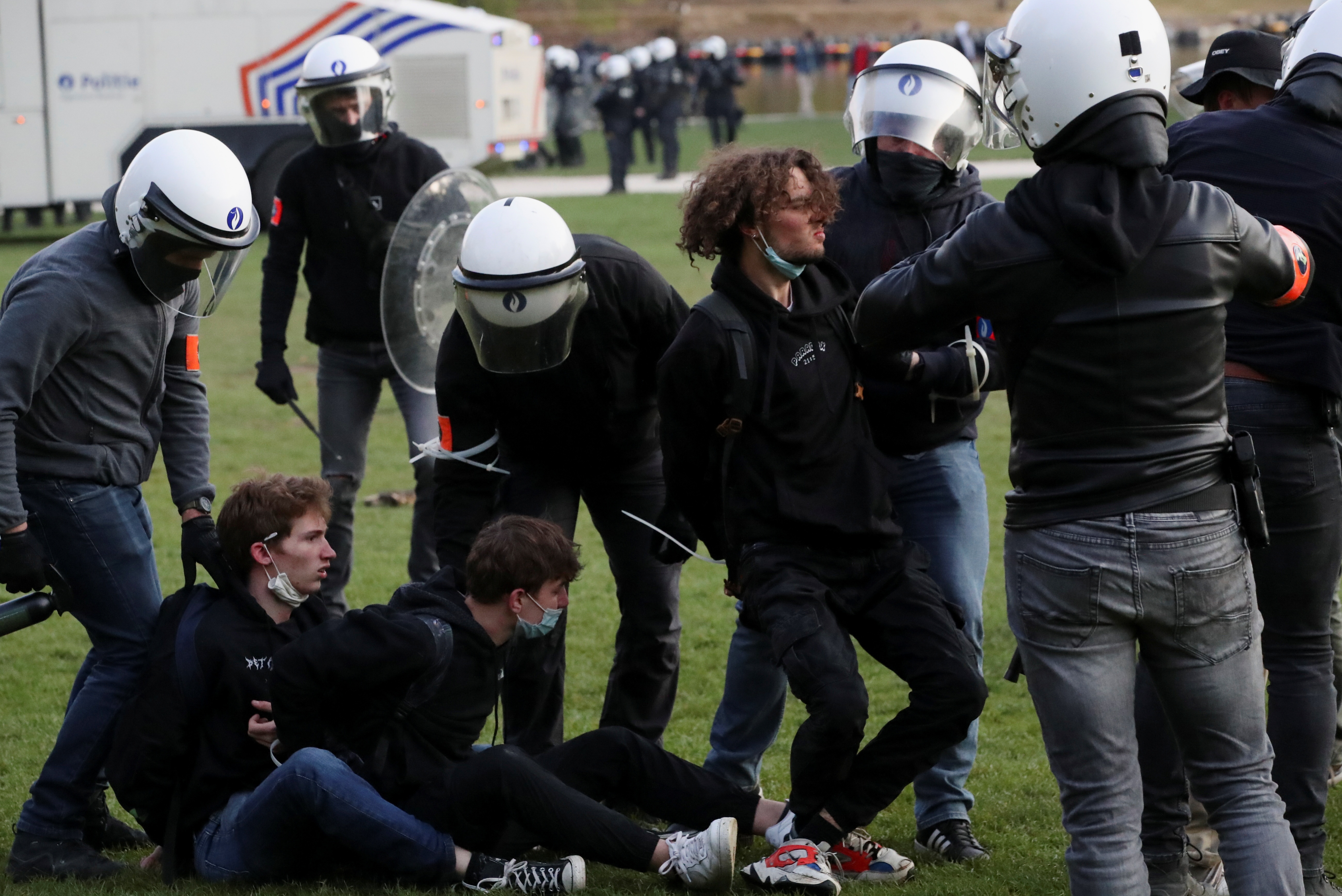 mo tiec phan doi phong toa anh 5