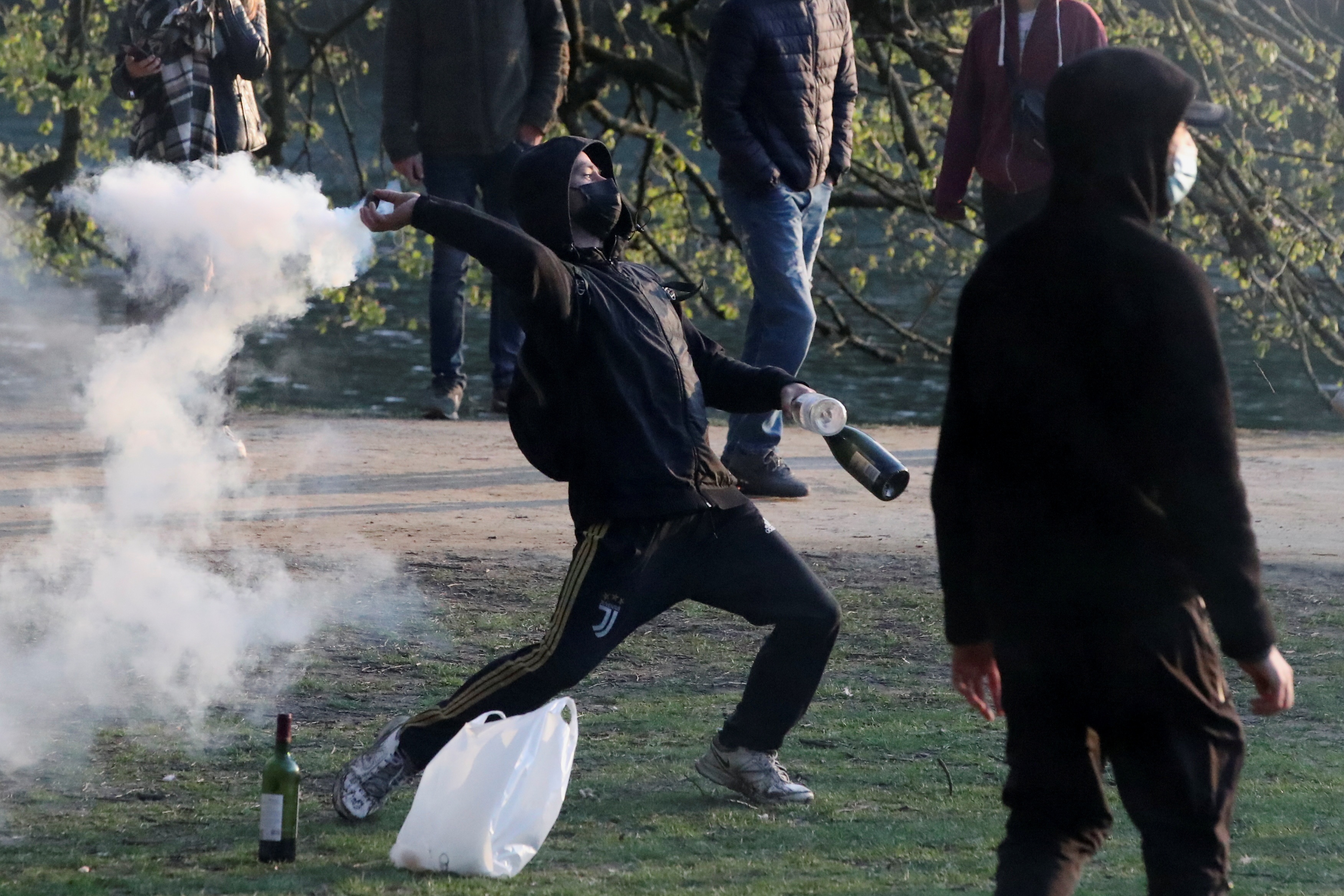 mo tiec phan doi phong toa anh 10