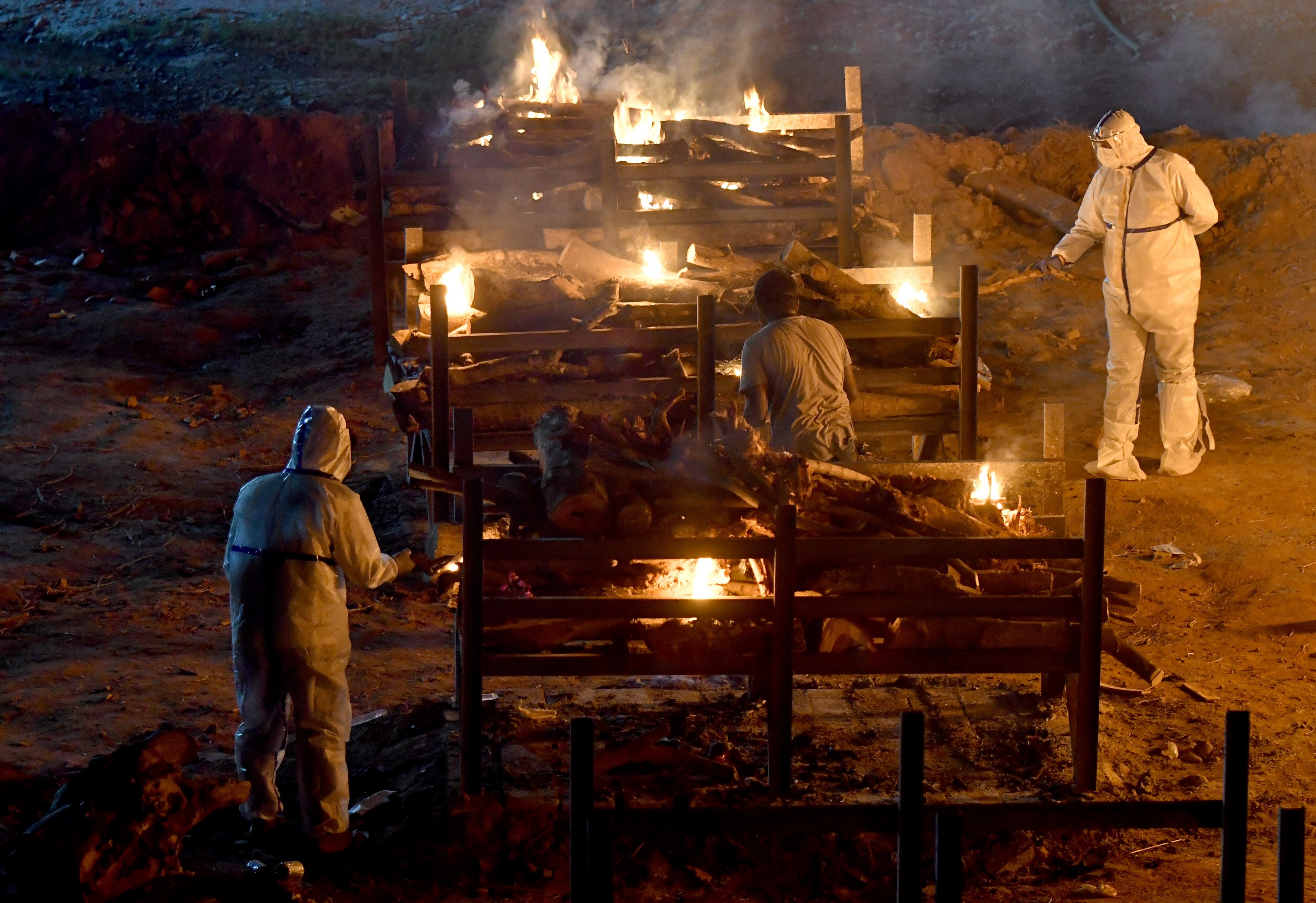 Gian thieu chay ca ngay, An Do co khai thieu so nguoi tu vong? hinh anh