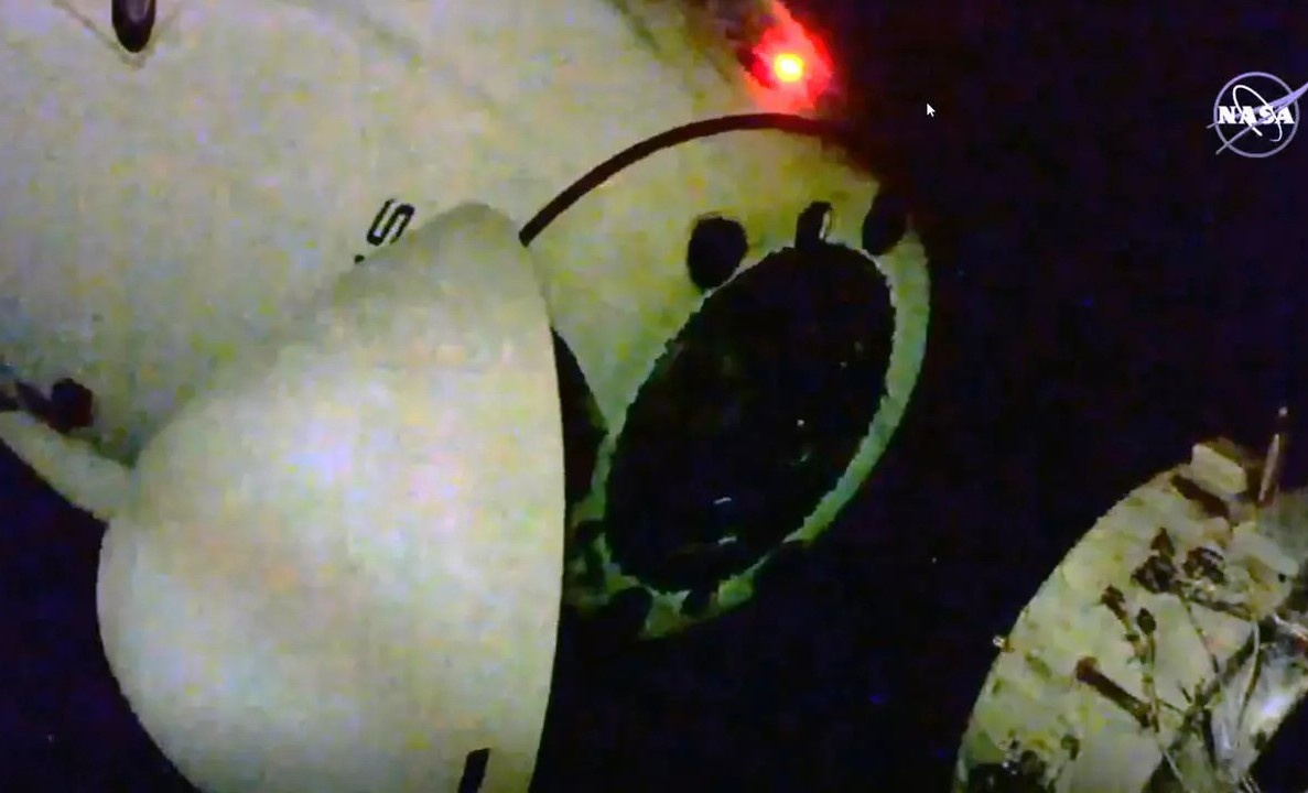 Tau vu tru cua SpaceX dua 4 phi hanh gia ve Trai Dat thanh cong hinh anh