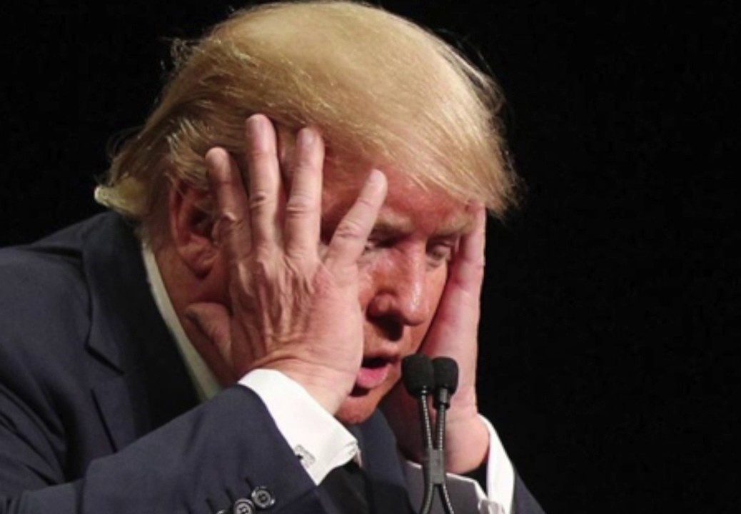 Facebook van dong tai khoan cua ong Trump vo thoi han hinh anh