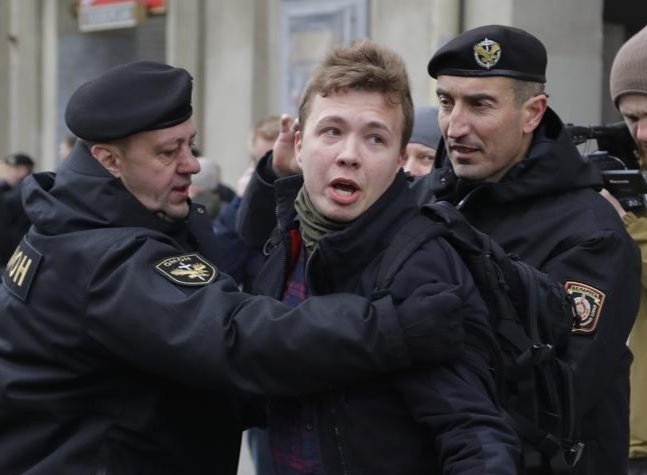 EU cam van khong phan voi Belarus sau vu 'cuop may bay' hinh anh