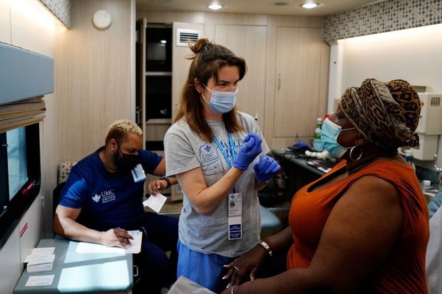 Hang trieu lieu vaccine Covid-19 o My sap het han vao thang nay hinh anh