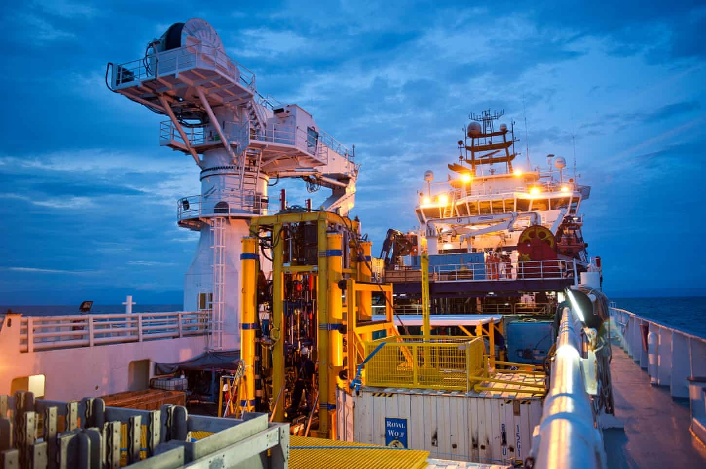 khai thac day bien anh 4