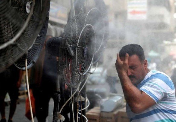 Dan Iraq cho tre con vao tu lanh vi qua nong hinh anh