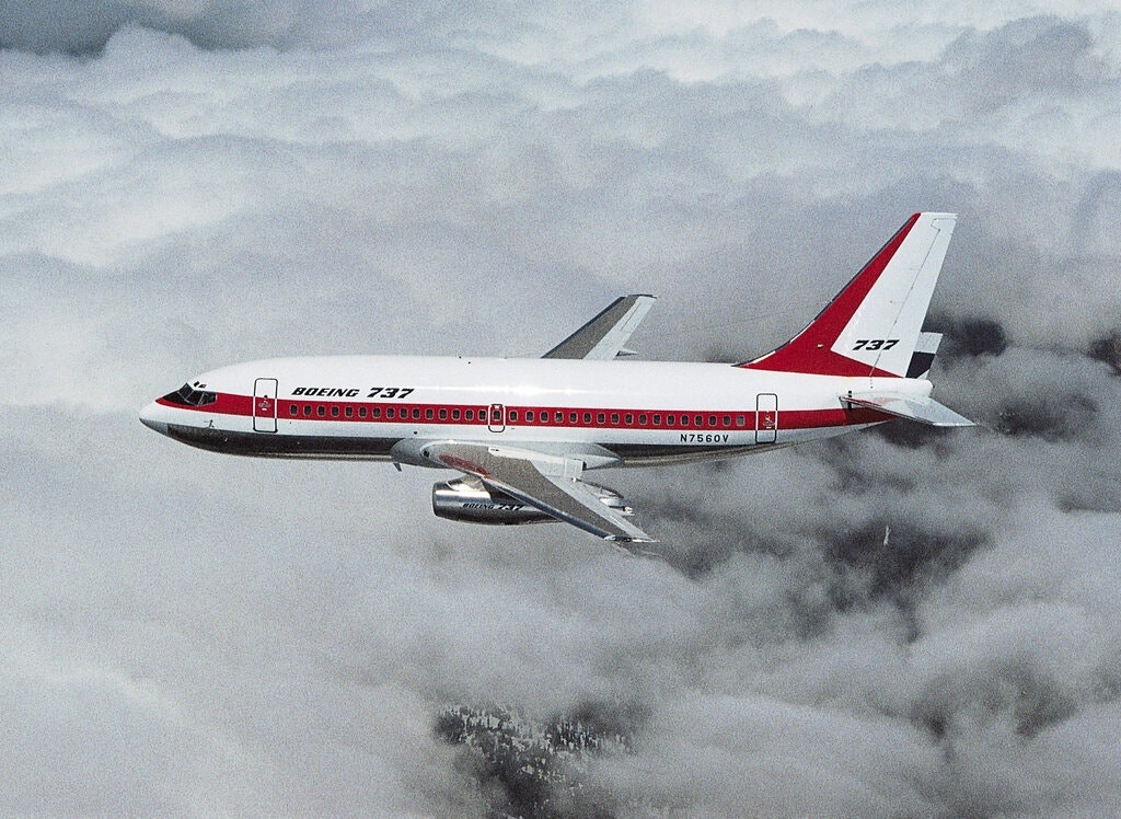 May bay Boeing 737 ha canh khan cap tren mat bien ngoai khoi Hawaii hinh anh