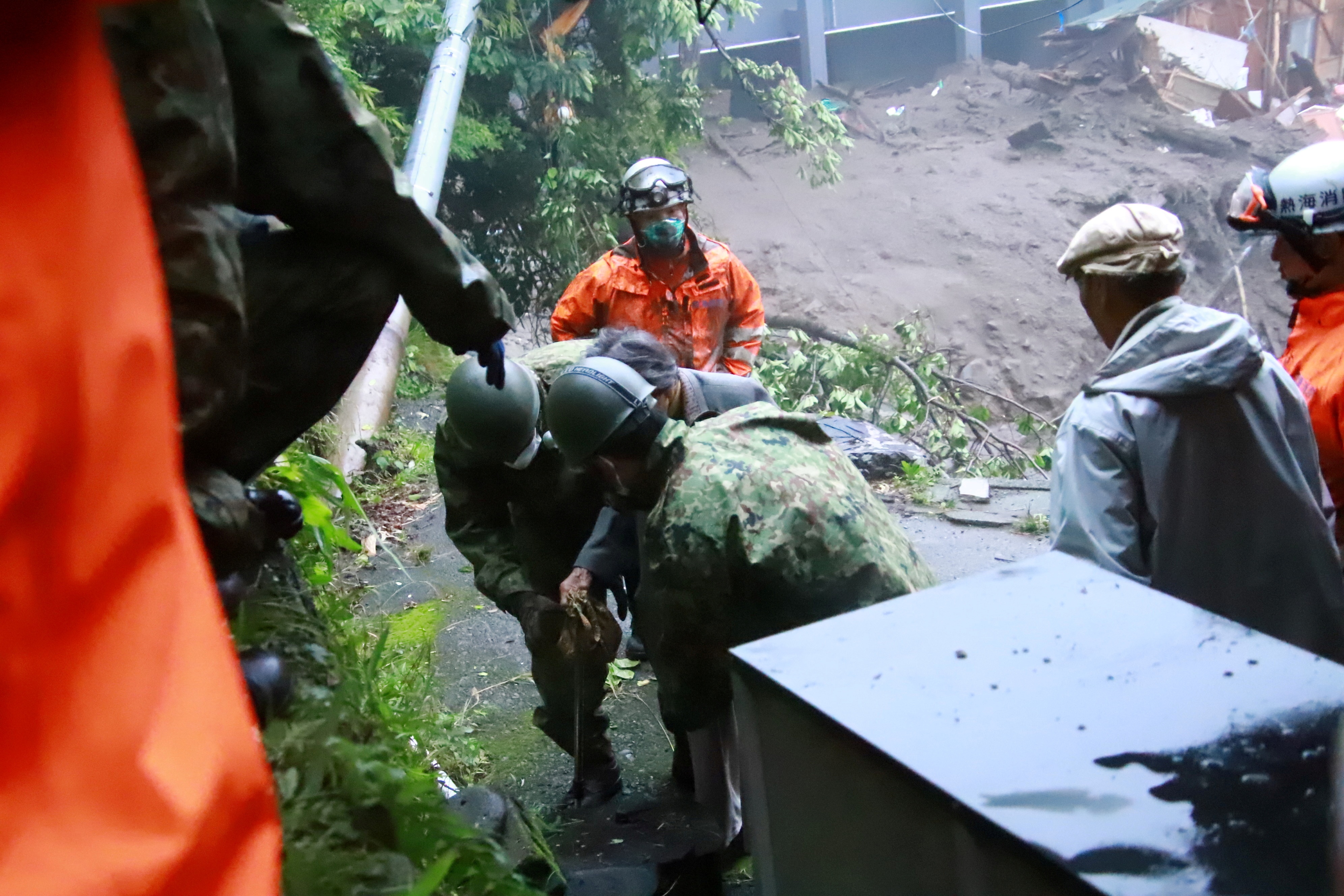 Nhat Ban so tan khan cap 120.000 dan vi nguy co sat lo hinh anh