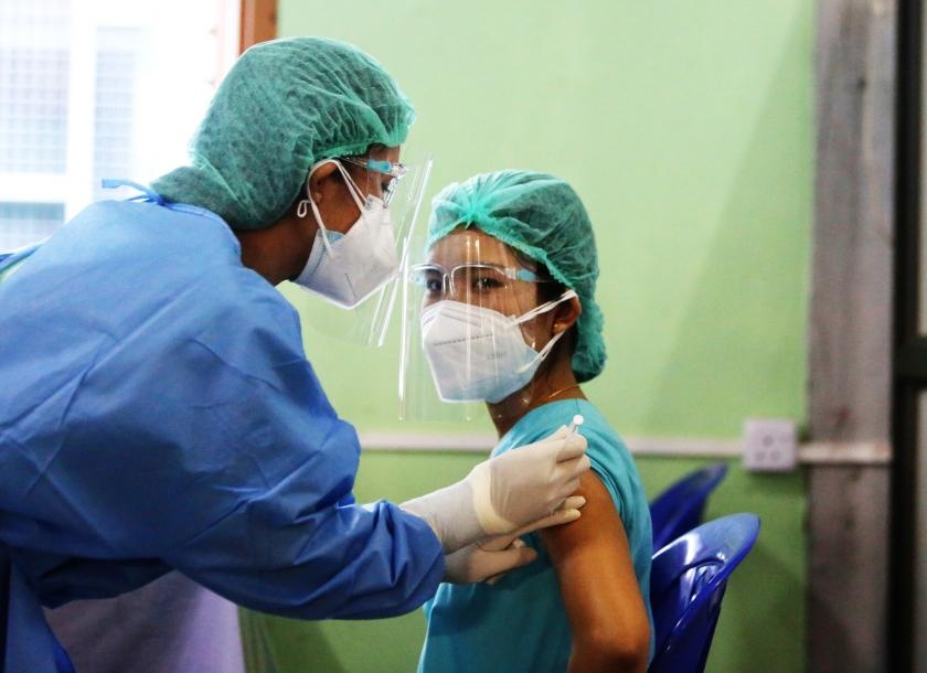 Trung Quoc chuyen them 6 trieu lieu vaccine cho Myanmar hinh anh