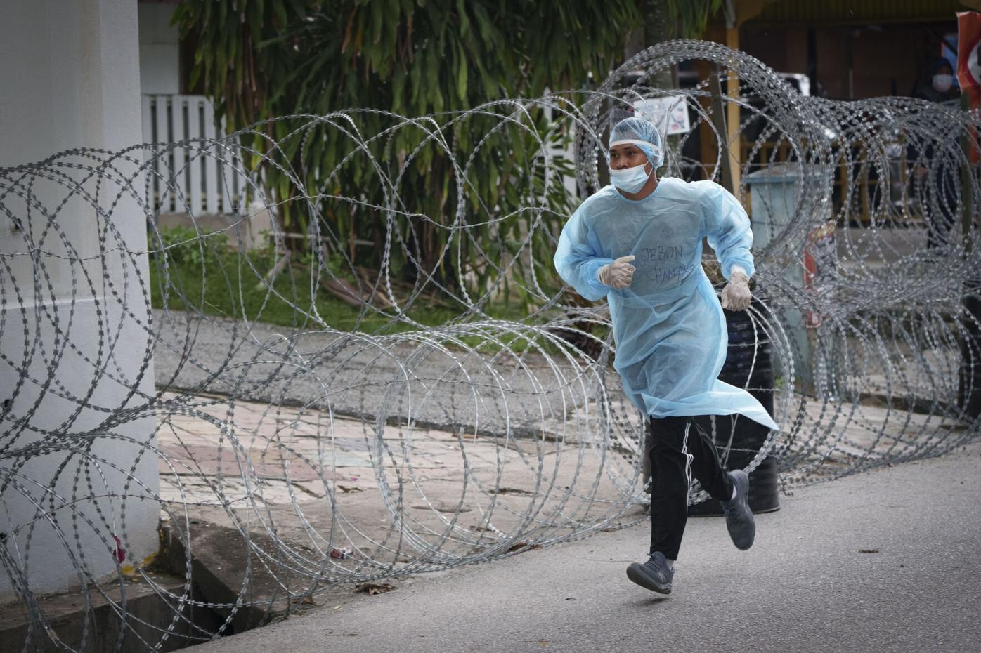Malaysia co them 199 ca tu vong, cao nhat tu dau dich hinh anh