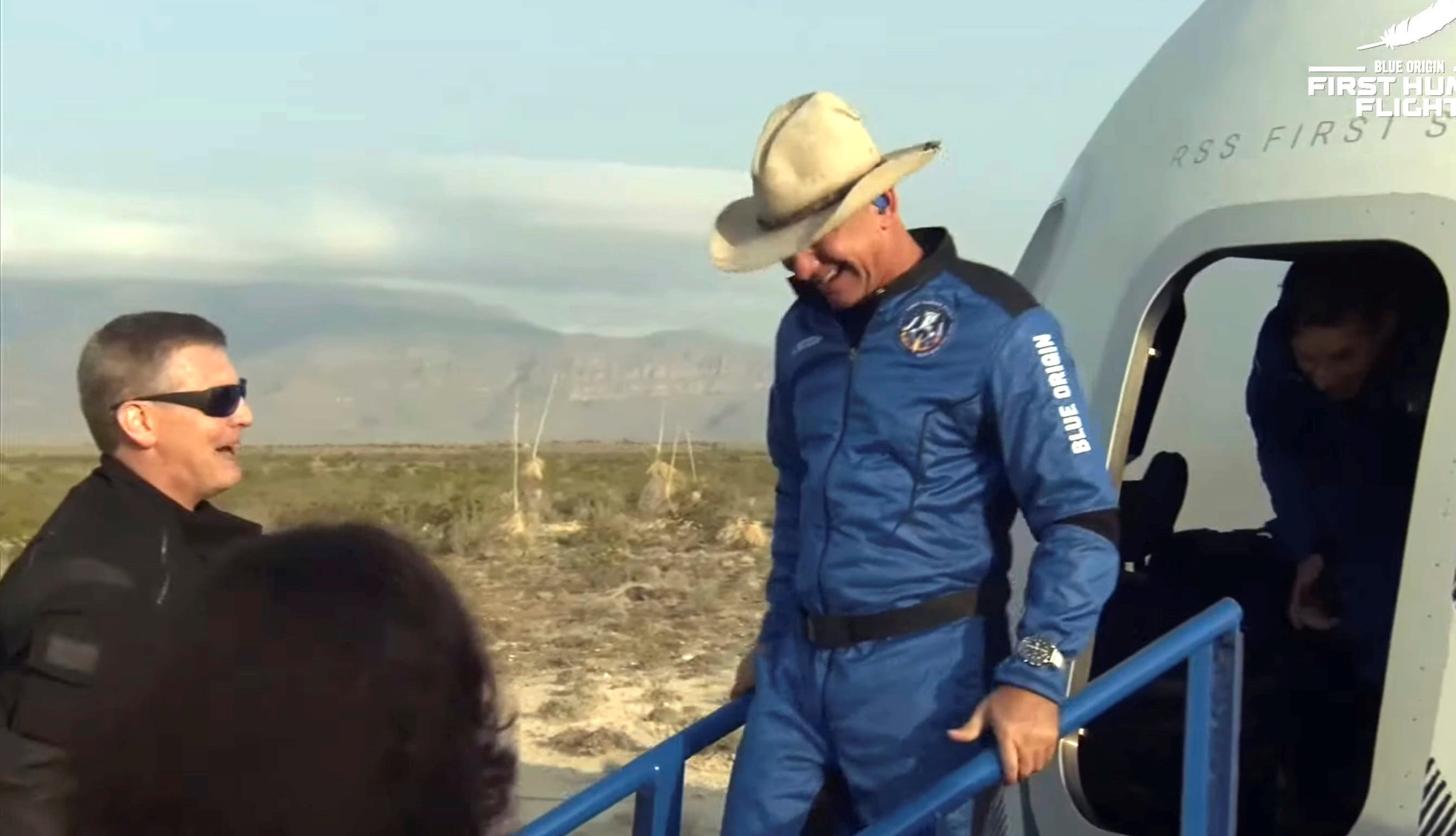 bay len vu tru bezos anh 4