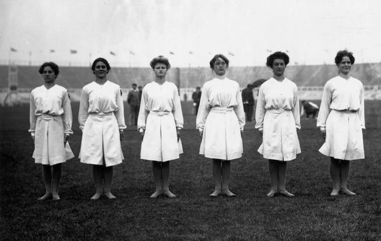 trang phuc thi dau olympic anh 2