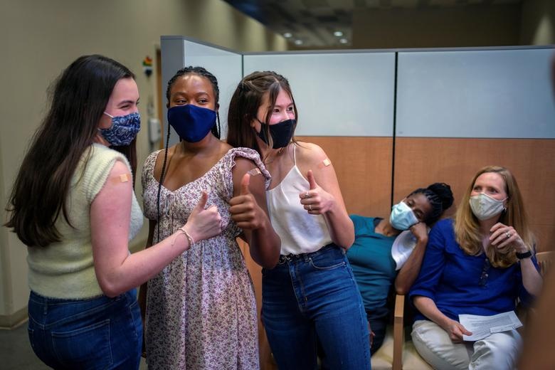 Chinh quyen ong Biden chat vat ep dan tiem vaccine 'vi do la nuoc My' hinh anh