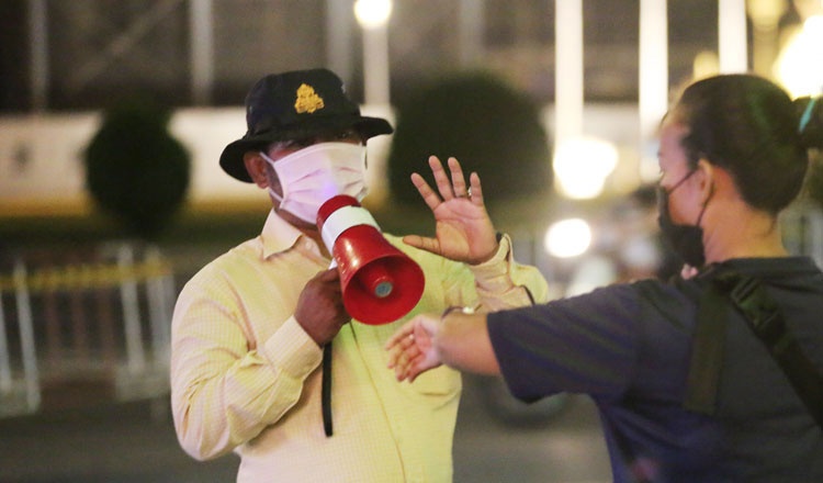 Hon 500 nguoi bi bat do vi pham lenh gioi nghiem o Phnom Penh hinh anh