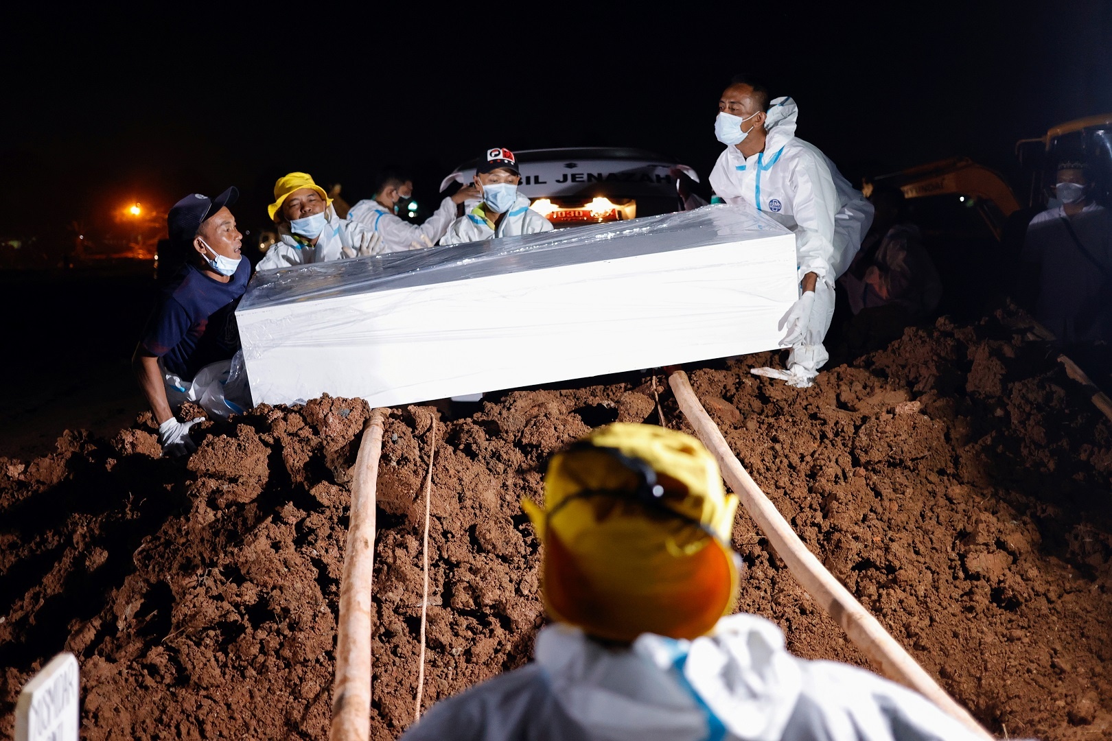 So nguoi chet vi Covid-19 o Indonesia vuot 100.000 hinh anh