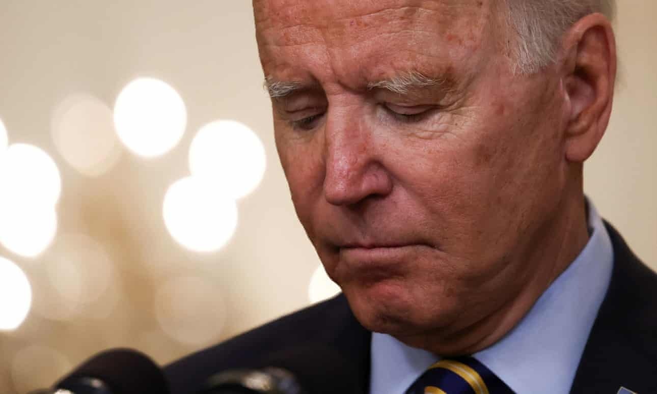 Bon chu cai khien ong Biden dau dau hinh anh