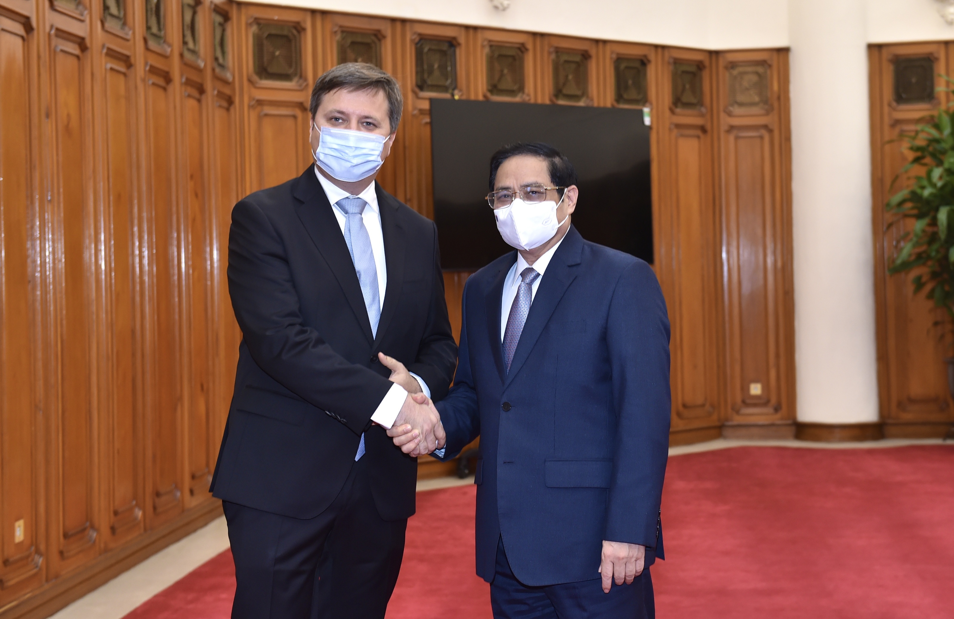 Ba Lan tang va nhuong lai cho Viet Nam hon 3,5 trieu lieu vaccine hinh anh