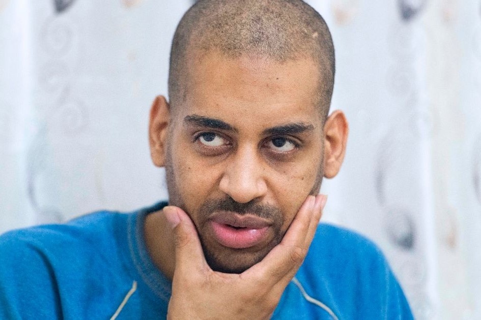 Tay sung IS bi cao buoc chat dau nhieu con tin nguoi My hinh anh