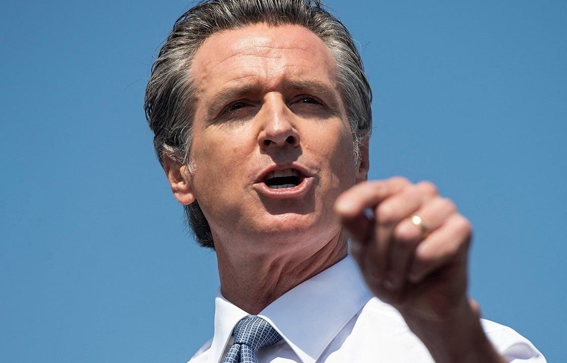 Thong doc California doi mat cuoc 'bo phieu phe truat' hinh anh