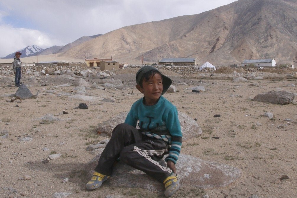 An - Trung cang thang lien mien o bien gioi, nguoi dan phai bo que nha hinh anh