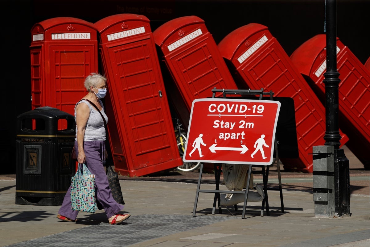 Muon co cau tra loi ve bien chung Omicron, hay nhin vao Vuong quoc Anh hinh anh