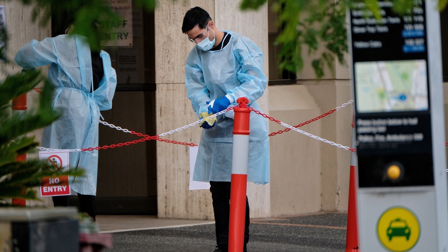 Bien chung Omicron lan den Australia hinh anh