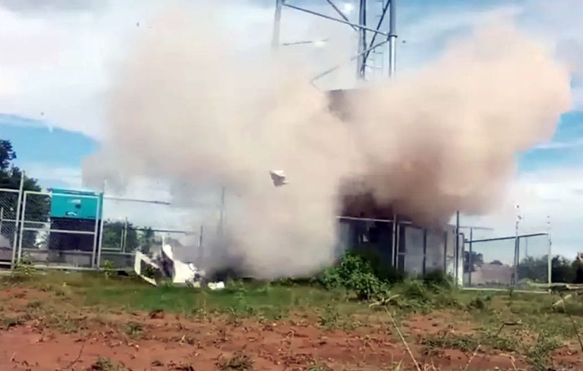 409 thap vien thong o Myanmar bi pha hong hinh anh