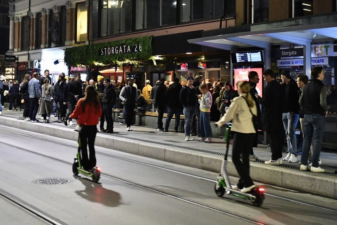 Hang chuc ca nhiem bien chung Omicron trong bua tiec o thu do Na Uy hinh anh