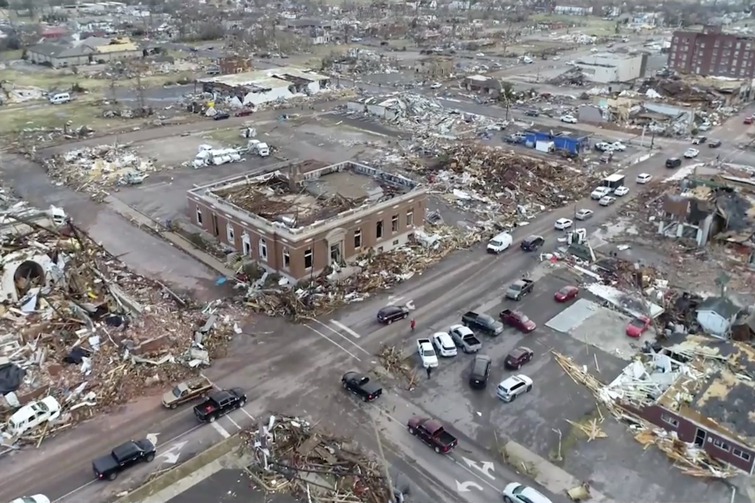 Loc xoay lam it nhat 50 nguoi chet tai My trong mot ngay hinh anh