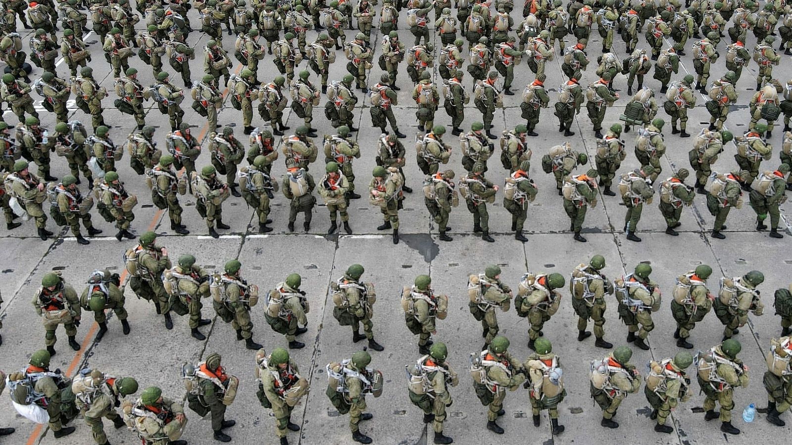 92.000 linh Nga dang o bien gioi voi Ukraine, khong co dau hieu rut di hinh anh