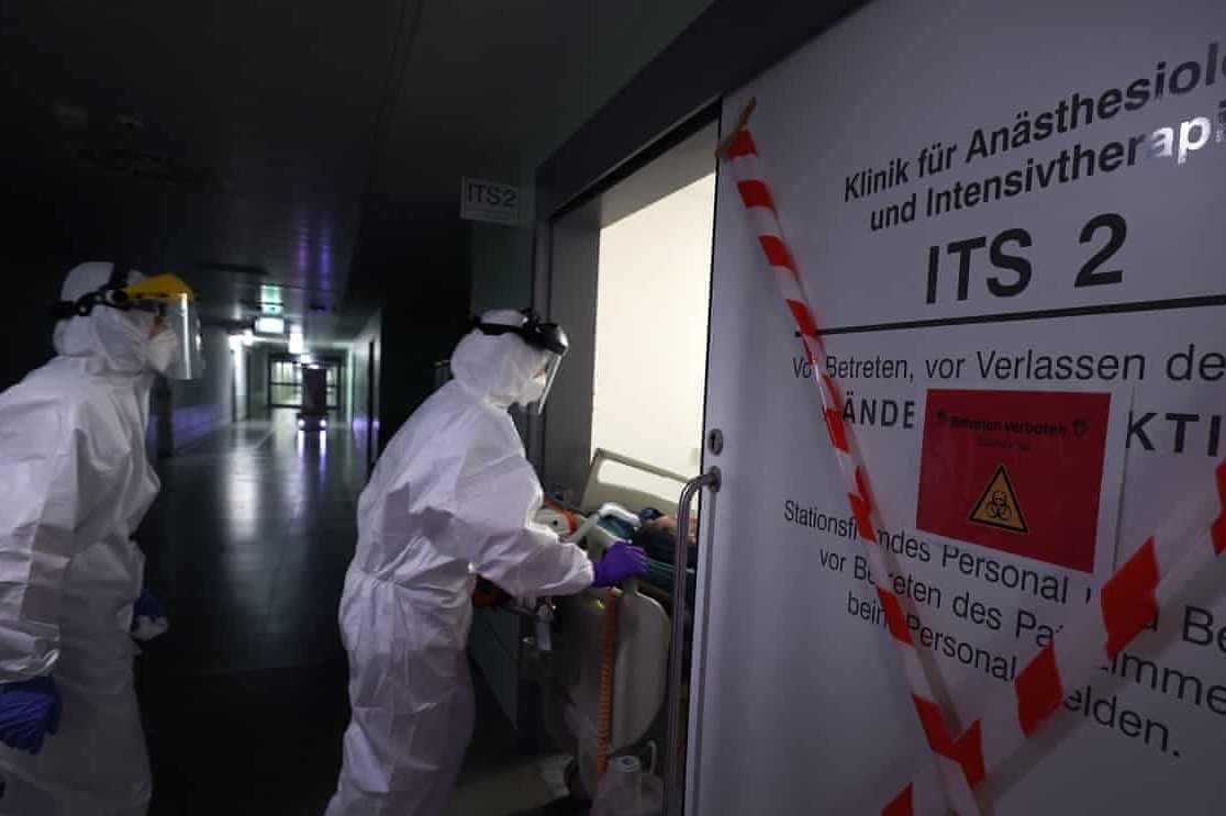 Duc canh bao lan song Covid-19 toi te vi bien chung Omicron hinh anh