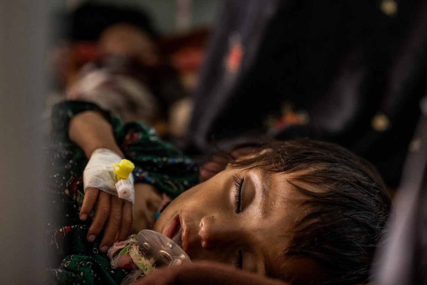 Hang trieu nguoi Afghanistan sap chet doi ma khong duoc tro giup hinh anh