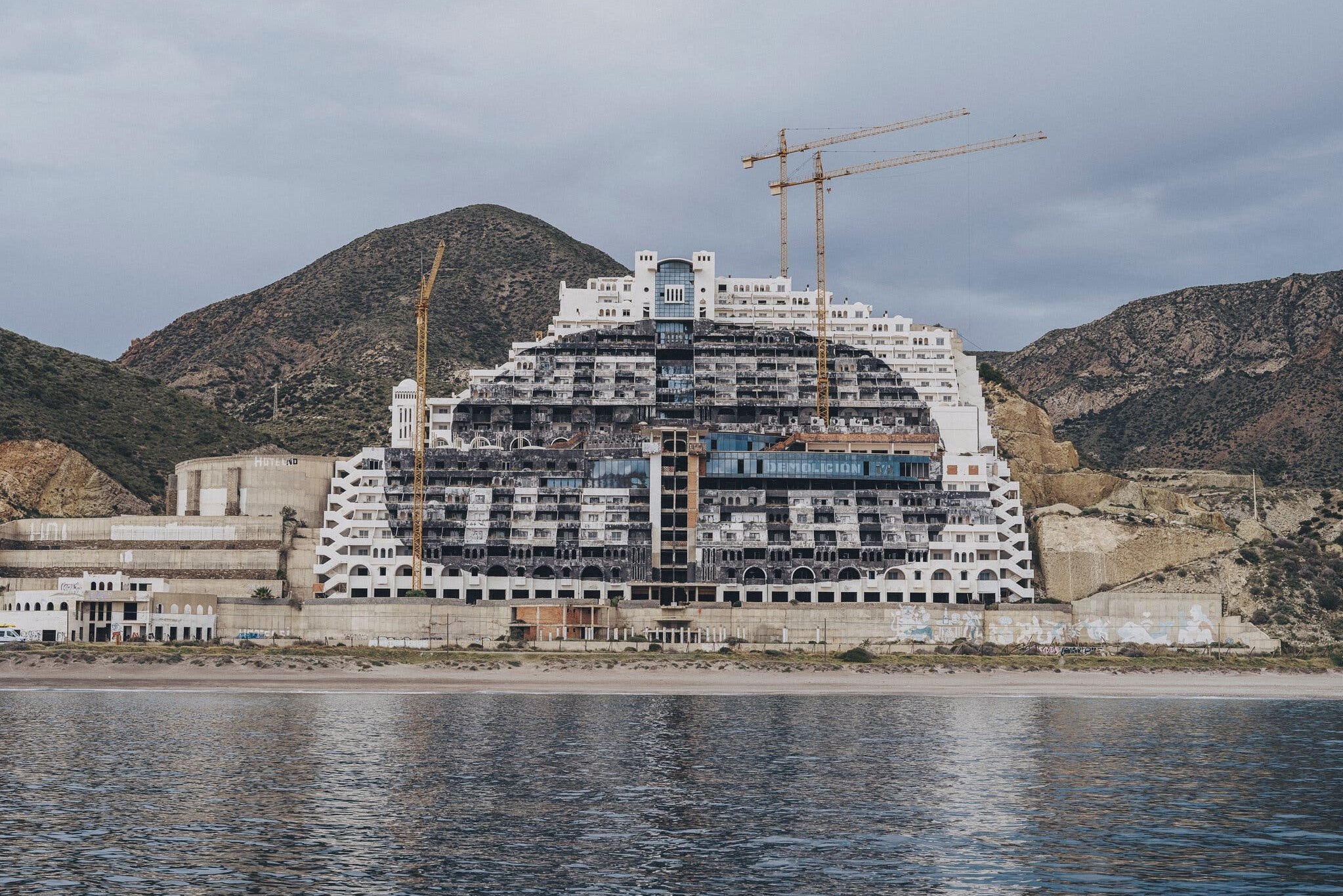 'Khach san ma' am anh bo bien mien Nam Tay Ban Nha hinh anh