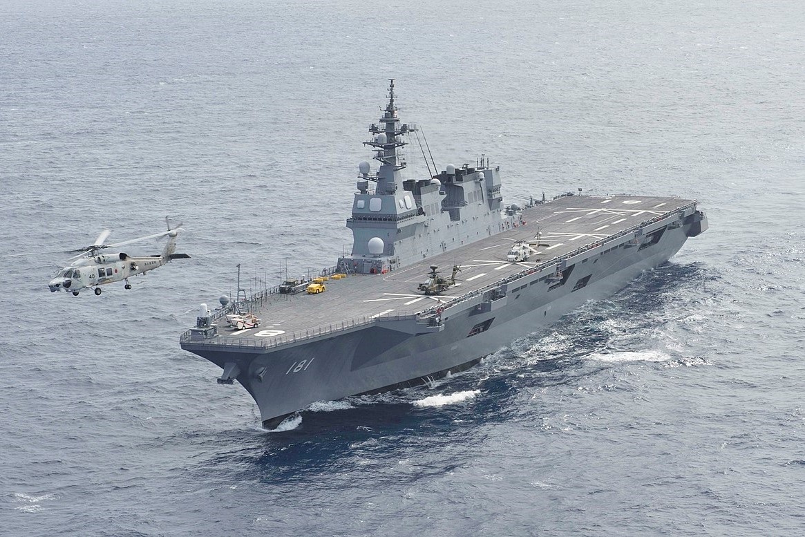 Tau chien Nhat ap sat Truong Sa hinh anh