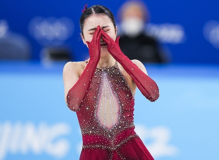 VDV sinh ra o My cua doi Trung Quoc bat khoc tren san dau hinh anh