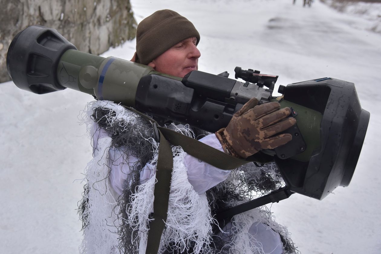 Vu khi, dan duoc cua NATO o at den Ukraine hinh anh