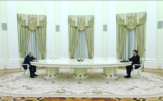 Dung y tu chiec ban qua kho cua ong Putin hinh anh