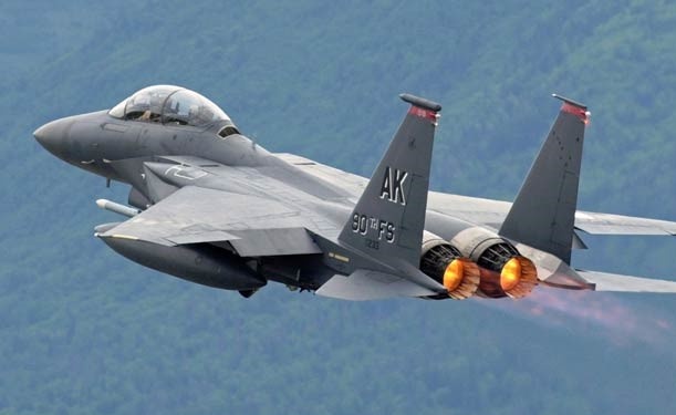 Tim thay thi the phi cong Nhat trong vu roi tiem kich F-15 hinh anh