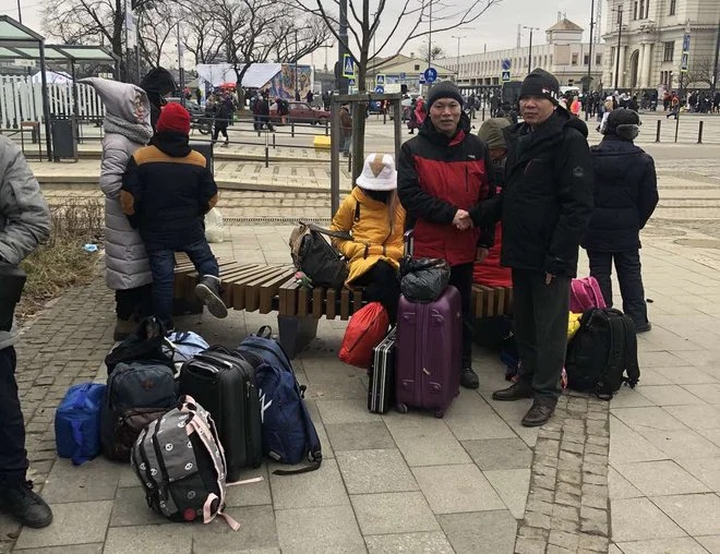 Hon 3.500 nguoi Viet da duoc so tan khoi vung chien su tai Ukraine hinh anh