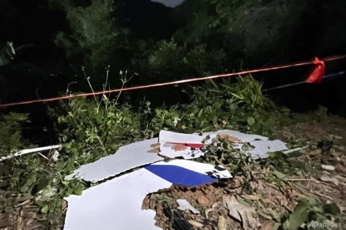 Phat hien nhieu manh vo may bay TQ nhung chua tim thay nguoi song sot hinh anh