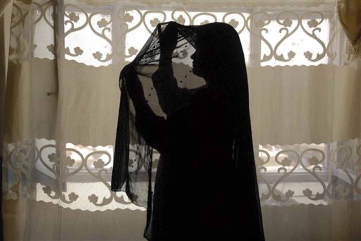 Phu nu Afghanistan phai ban con vi tung quan hinh anh