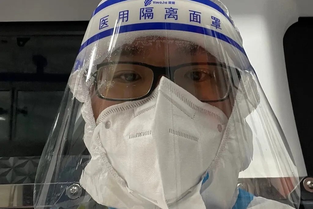 'Ac mong' cach ly 3 thang rong khi tu My ve tham nha o Trung Quoc hinh anh