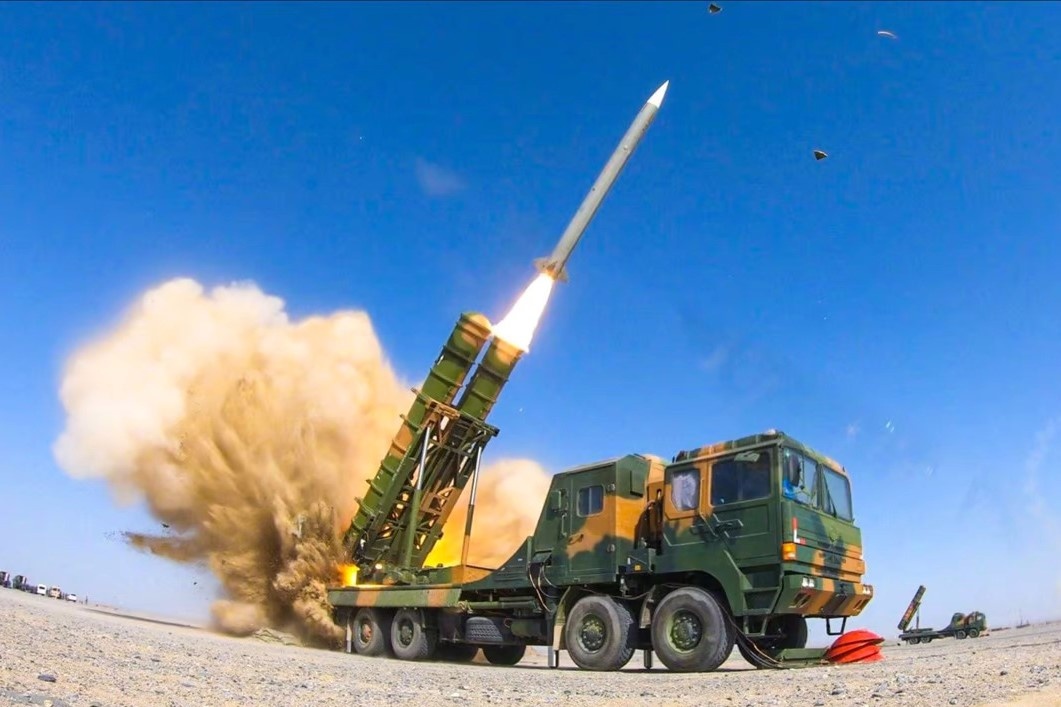 Serbia bao ve quyet dinh mua he thong phong khong Trung Quoc hinh anh