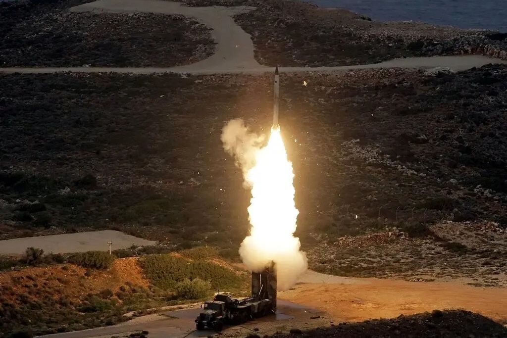 He thong phong khong S-300 cua Slovakia di duong nao vao Ukraine? hinh anh