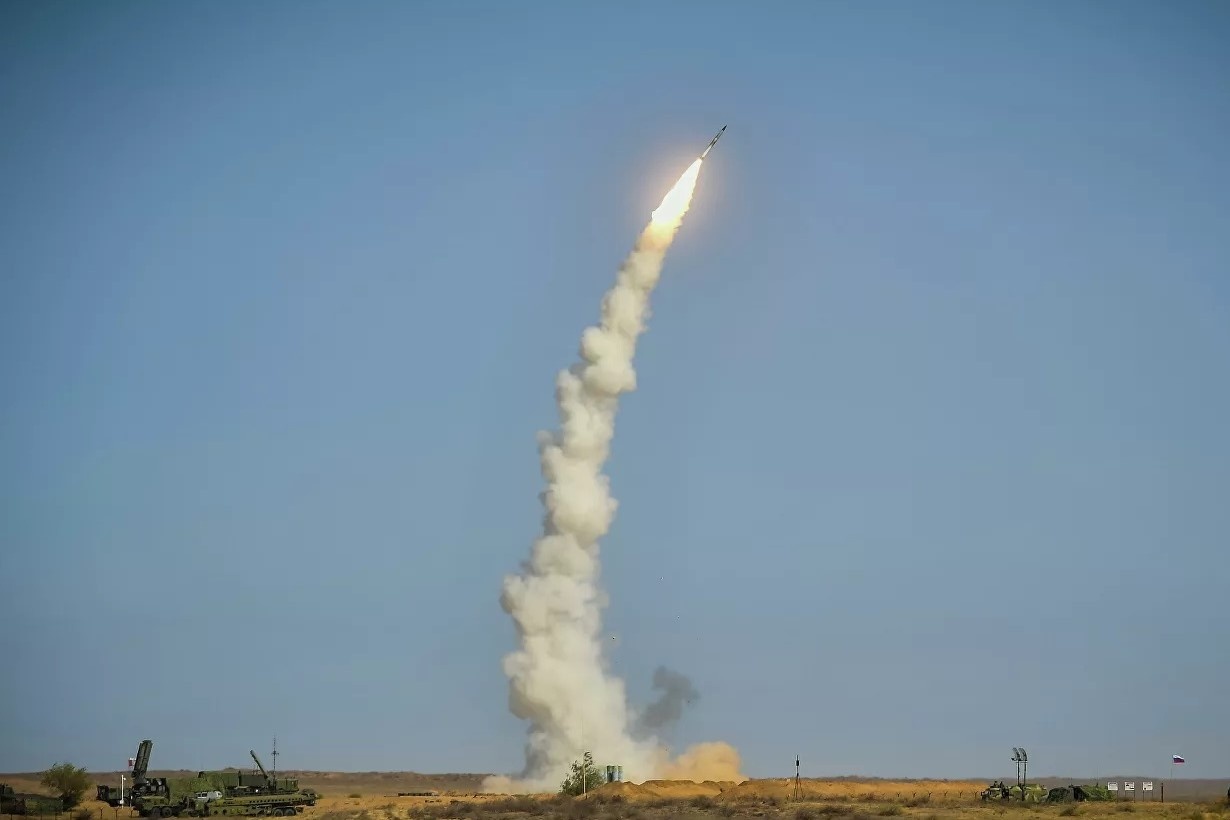 Bo Quoc phong Nga tuyen bo ban roi may bay cho vu khi gan Odessa hinh anh