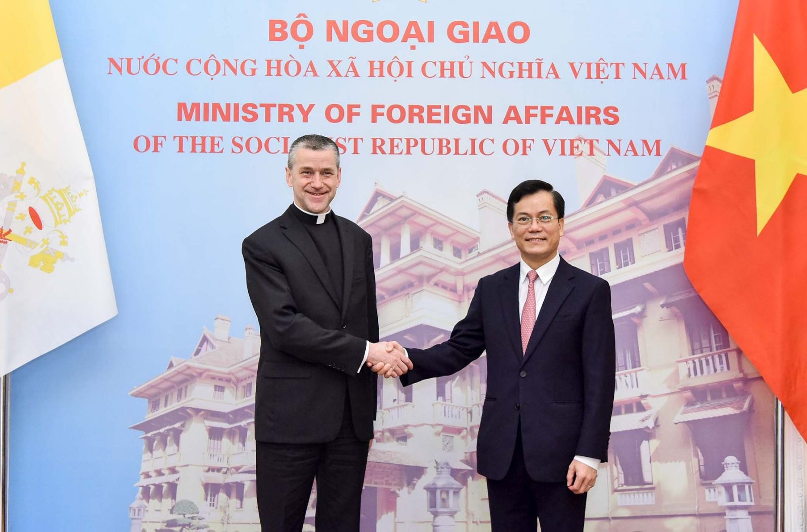 Thu truong Bo Ngoai giao Vatican tham Viet Nam anh 2