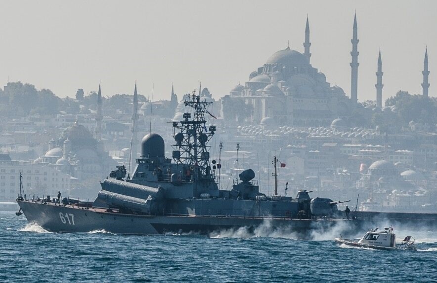 Loi vao bien Den tap nap tau chien hinh anh