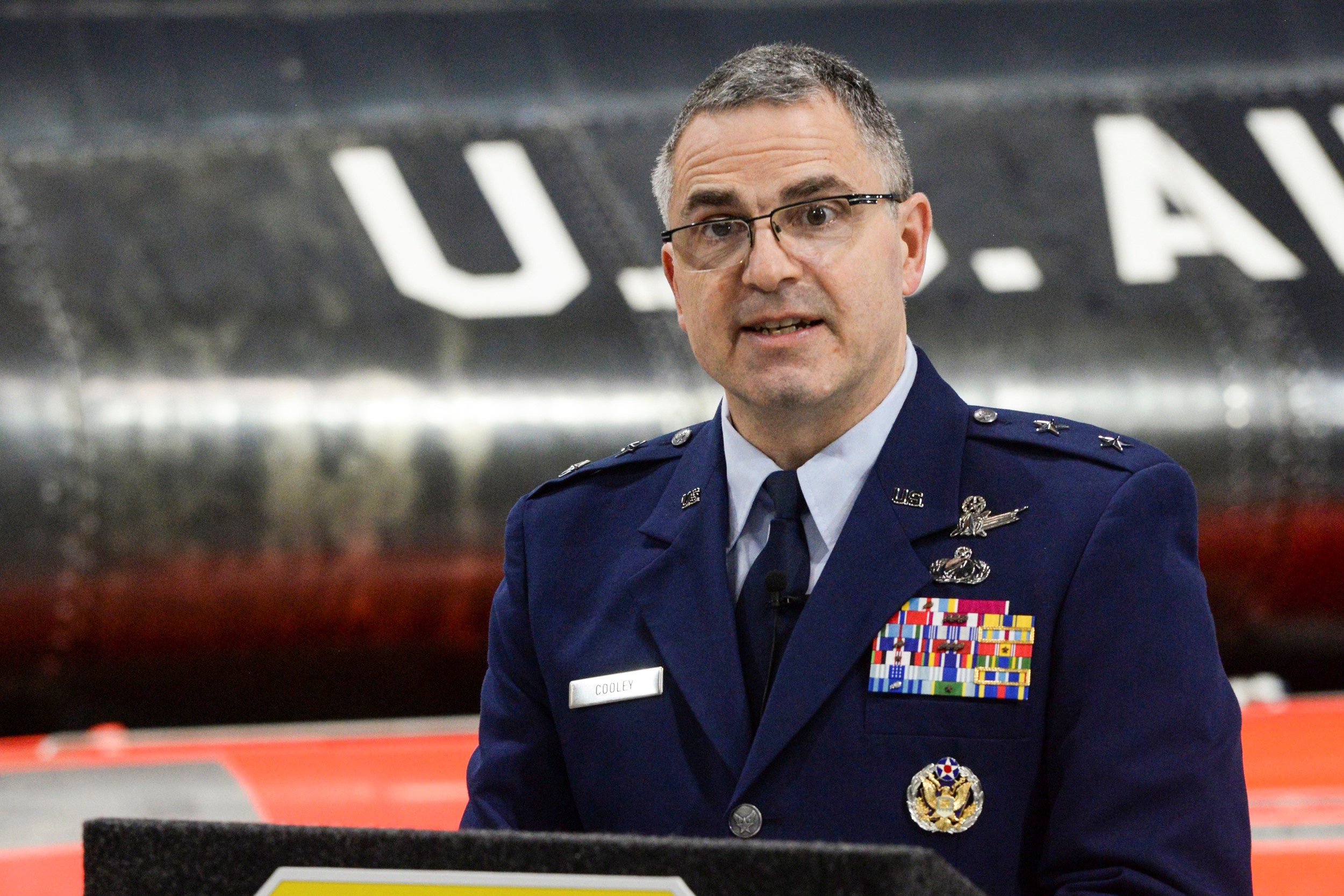 Tuong khong quan My dau tien bi toa an binh ket toi hinh anh