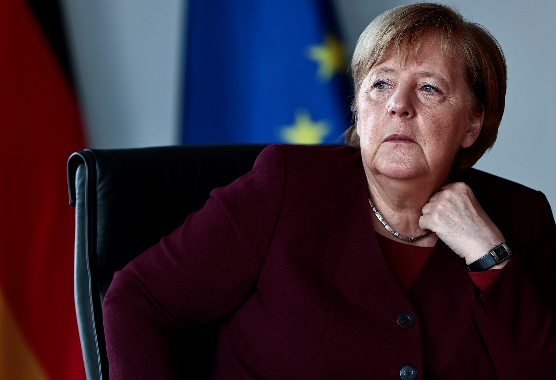 Toa an Duc khien trach ba Merkel can thiep bau cu hinh anh