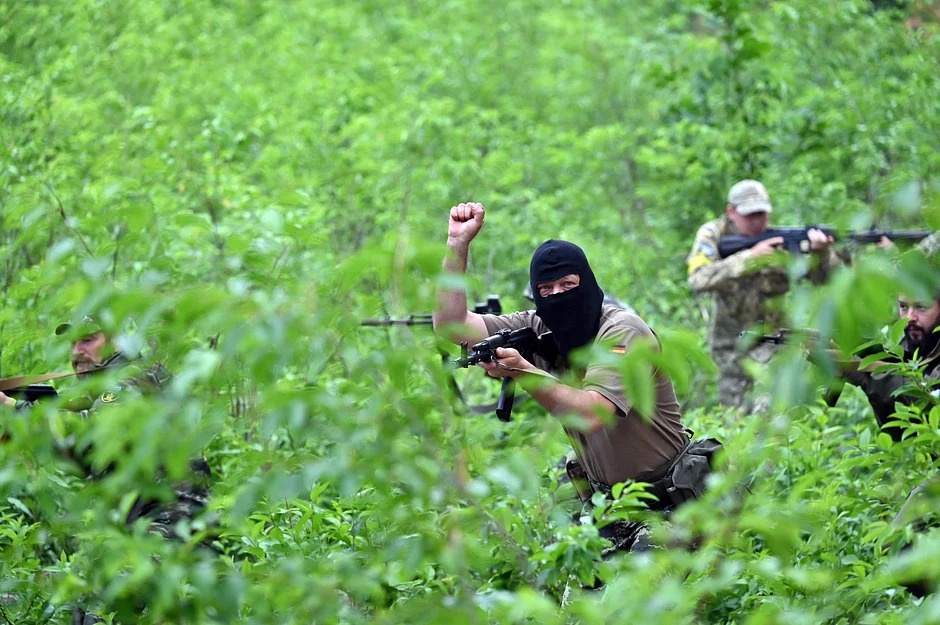 Ukraine huan luyen tan binh o Bucha hinh anh