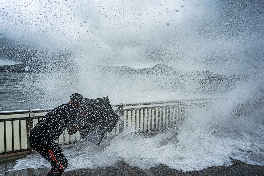 Con bao lon dau tien cua nam can quet mien Nam Trung Quoc hinh anh